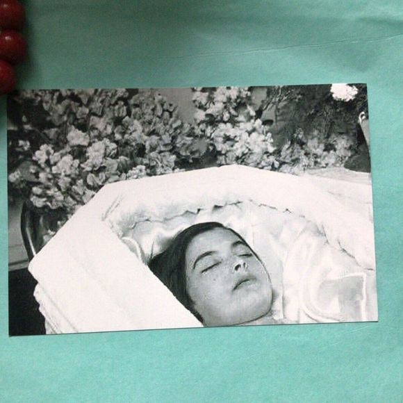 1950’s Post Mortem Girl in Casket Close up Photo Serene Peaceful Post Mortem - Picture 4 of 7